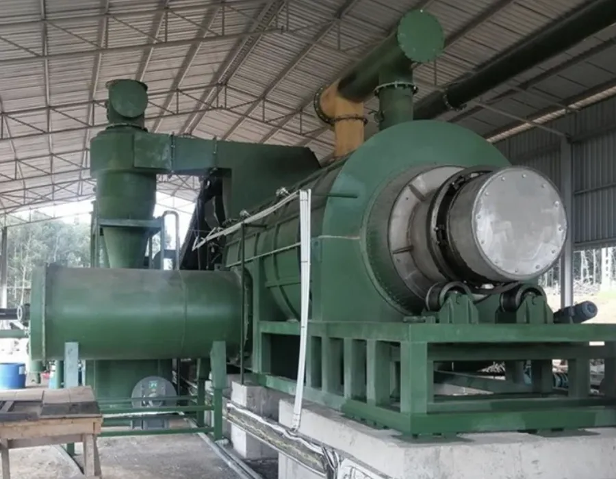 Gaseificador pirolítico semi auto instalado em estrutura industrial
